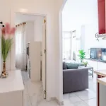 Апартаменты Beachfront With Pool, Padel & Private Parking *
