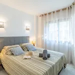 Апартаменты Beachfront With Pool, Padel & Private Parking Ситио-де-Калаонда