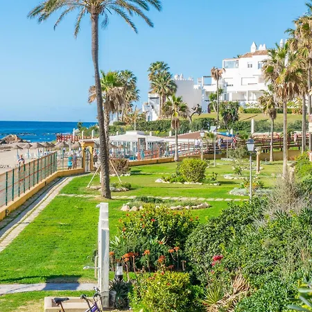 Апартаменты Beachfront With Pool, Padel & Private Parking Ситио-де-Калаонда